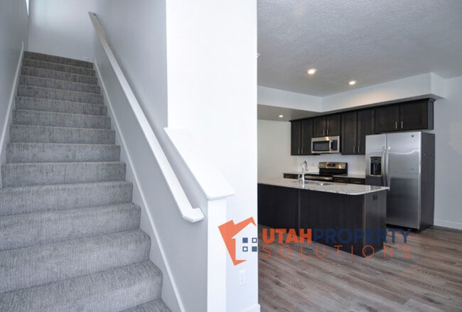 Building Photo - 1032 W 430 S