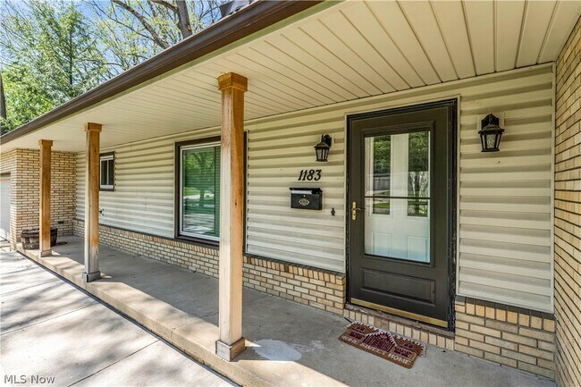 Building Photo - 1183 Romayne Dr