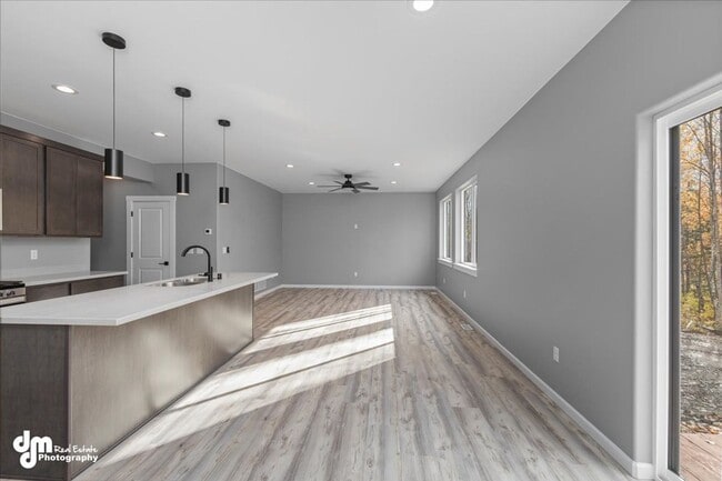 Building Photo - 550 W Galway Dr