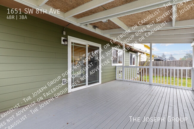 Building Photo - 1651 SW 8th Ave