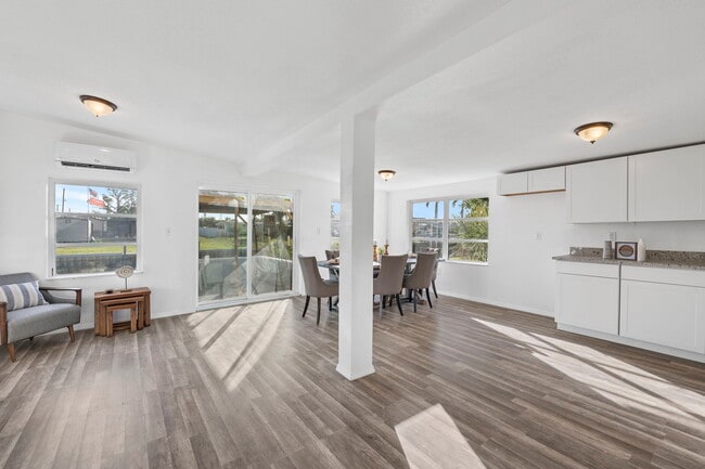 Building Photo - 221 Duxbury Ave