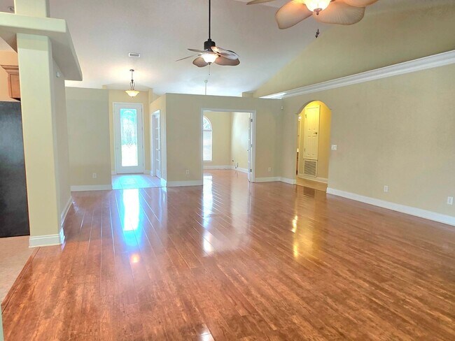 Building Photo - Backyard Paradise in Gated Cottonwood!
