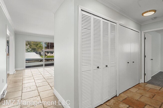 Building Photo - 3 br, 1 bath House - 1391 Rossdale