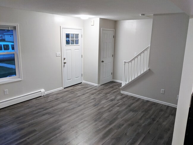 Building Photo - 501/503