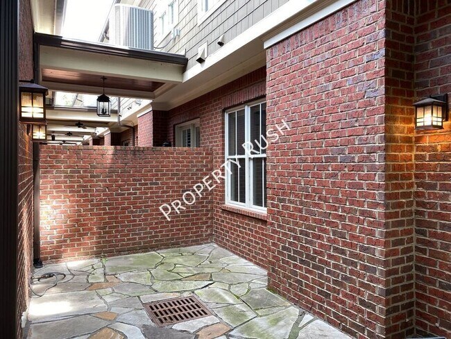 Building Photo - 105 E 3rd St