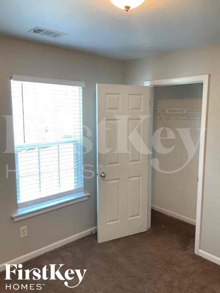 Building Photo - 1253 Waymar Ct SW