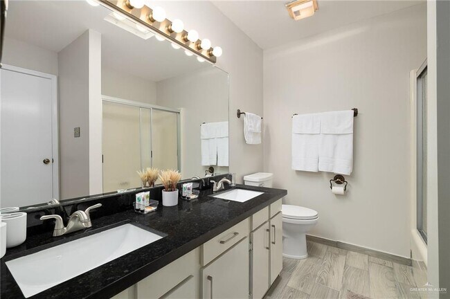 Building Photo - 16 El Rancho Rd