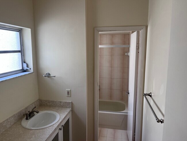 Bath 1 - 9137 Fontainebleau Blvd