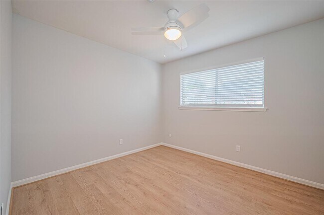 Building Photo - 2530 Bandelier Dr