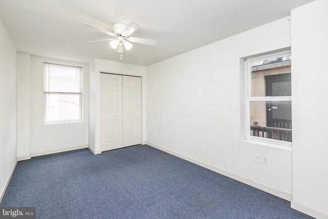 Building Photo - 906 S Charles St