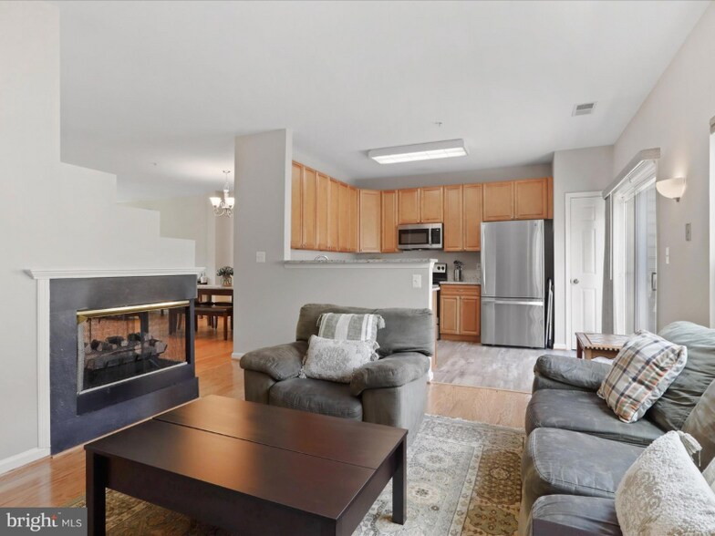 Building Photo - 5085 Donovan Dr