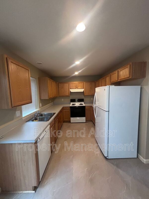 Building Photo - 7012 SE 72nd Ave