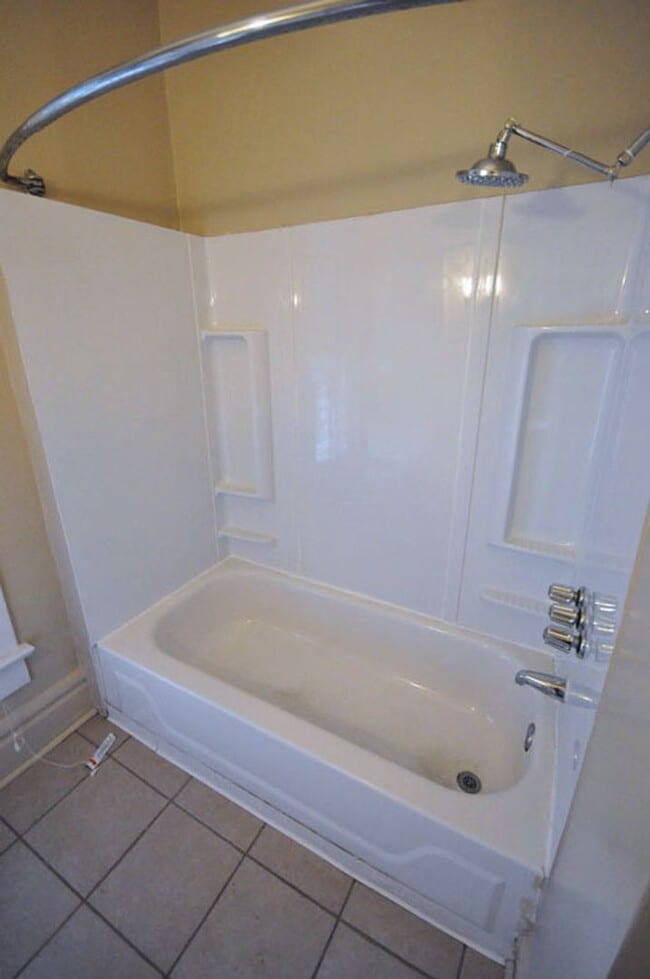 Building Photo - 25 E Blake Ave