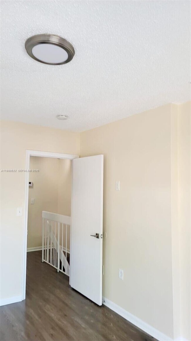 Building Photo - 2221 W 52nd St