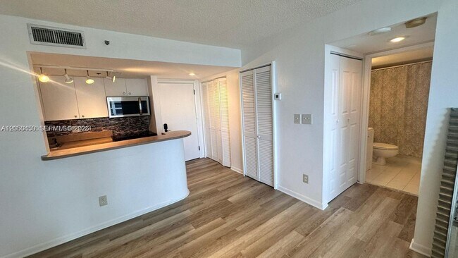 Building Photo - 770 Claughton Island Dr