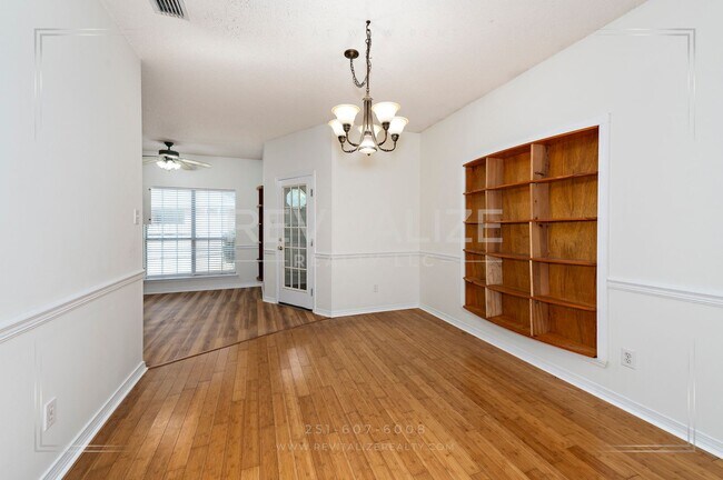 Building Photo - Daphne 3BR/2BA + Bonus Den – Spacious, Stylish & Full of Charm!