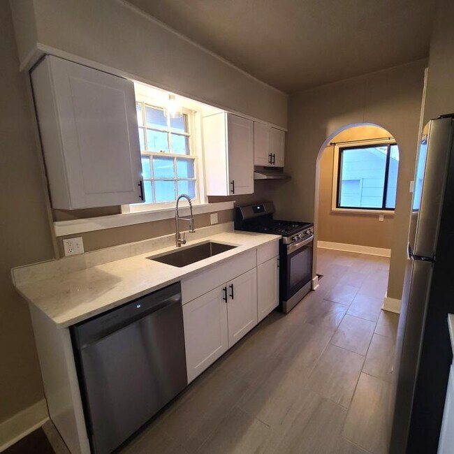 Building Photo - 317 Dunnwood Dr