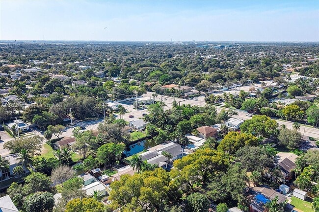 Building Photo - 300 SW 11th Ct