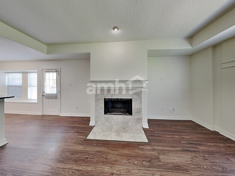Building Photo - 1830 Arrowhead Ct