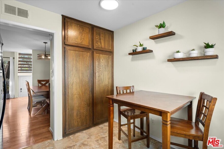 Building Photo - 5267 Coldwater Canyon Ave