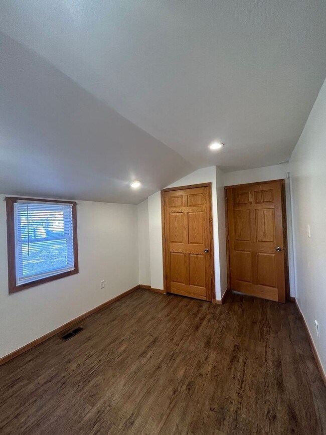 Building Photo - Updated 3 Bedroom House!