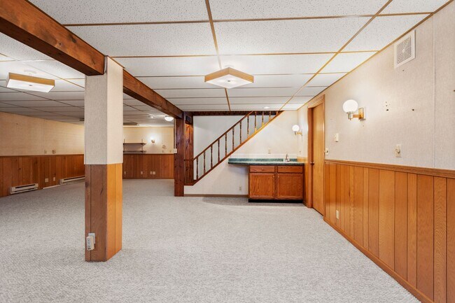 Building Photo - 650/652 Millbrook Drive