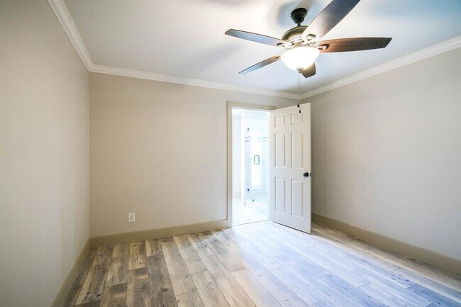 Building Photo - 5347 Paisley Ln