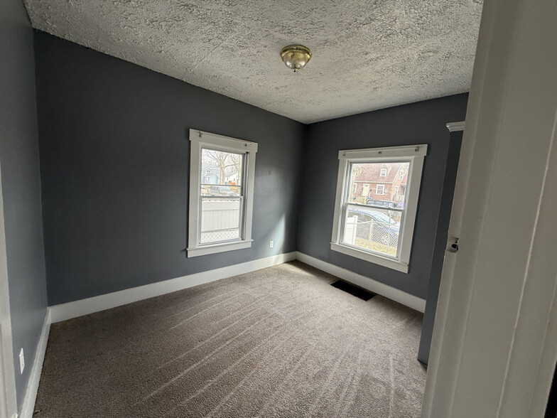 Building Photo - 1102 S 7th St