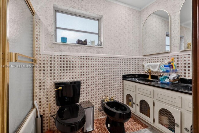 Building Photo - 135 South Dr