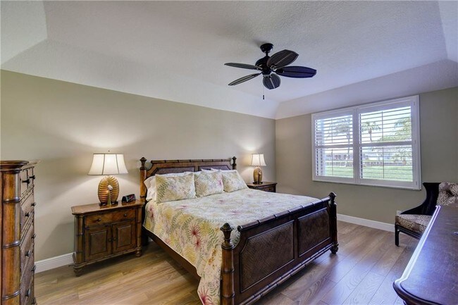 Building Photo - 6101 SE Landing Way