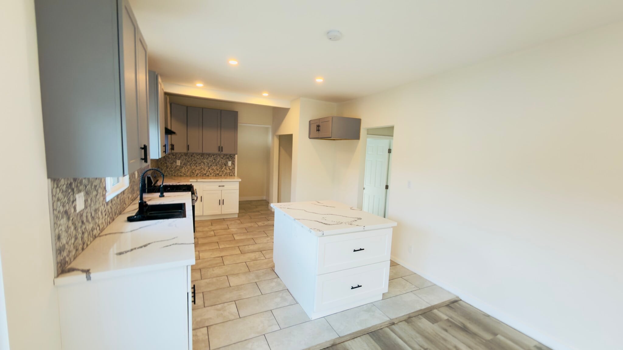 Building Photo - 1162 E 46th St