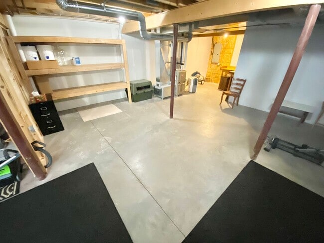 Building Photo - 2 Bedroom Home in Williston VT Available 1...