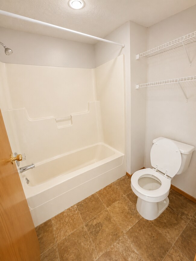 Building Photo - 2 Bed | 2 Bath | 1-Car Garage | South Joplin $1000