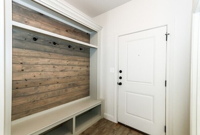 Building Photo - MM 2514 112th Street