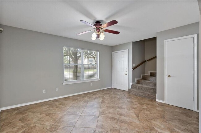 Building Photo - 1903 Woodsman Dr