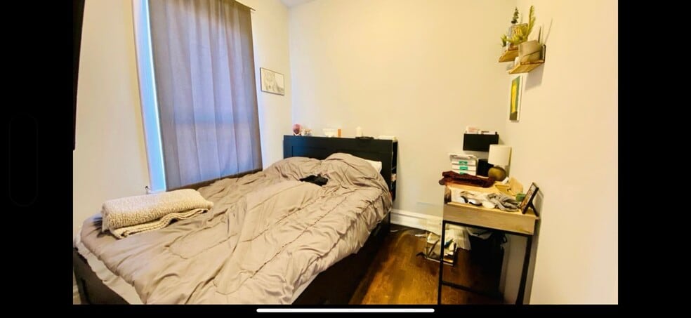 Building Photo - 2100 W Division St