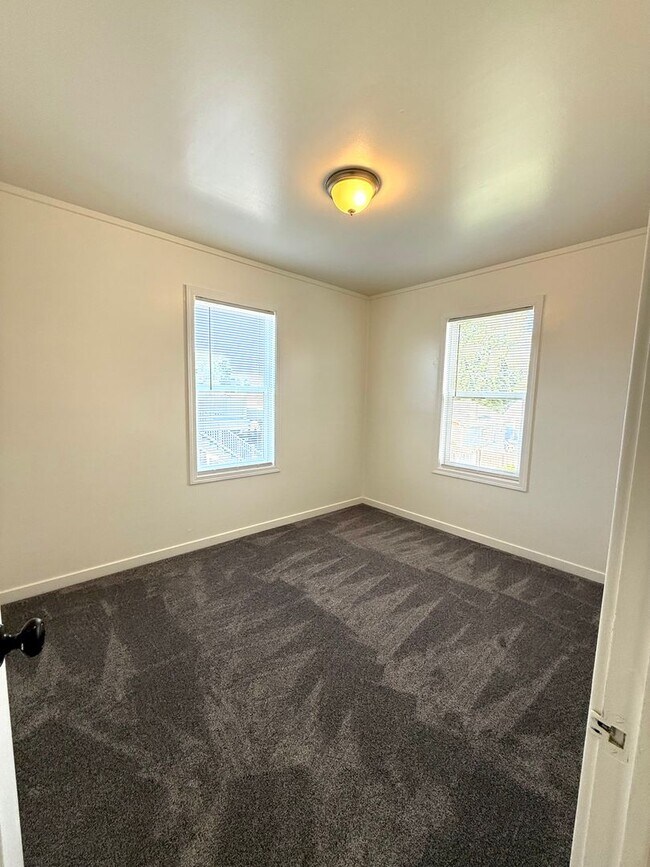 Building Photo - 1307 Perkins Ave