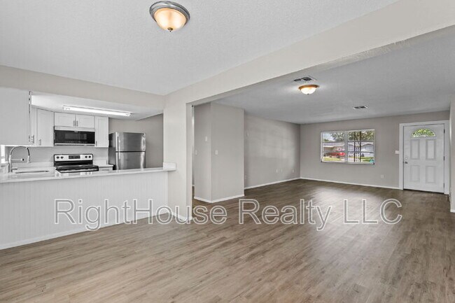 Building Photo - 4584 Kirkland Blvd