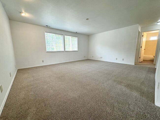 Building Photo - 2bd/1b Apartment, Boise Bench-Close to Eve...