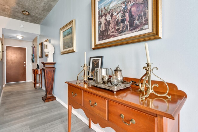 Building Photo - 300 S Australian Ave