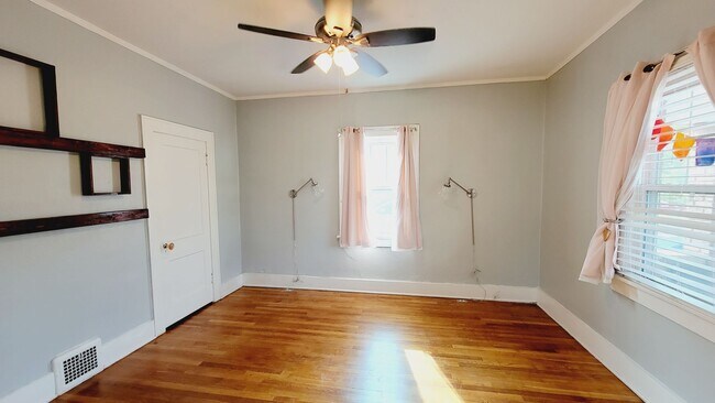 Building Photo - 2720 Gold St