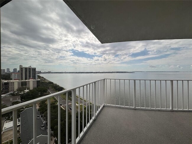 Building Photo - 2611 Bayshore Blvd