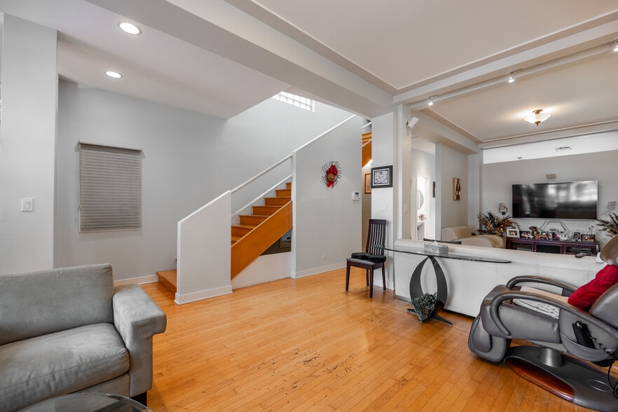 Building Photo - 1723 N Wood St