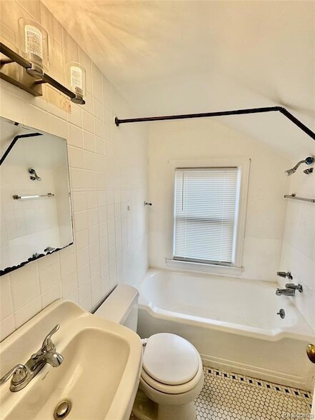 Building Photo - 15030 Rossini Dr