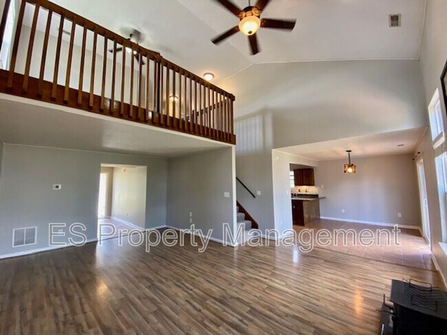 Building Photo - 15382 Ten Point Dr