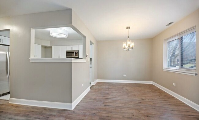 Building Photo - 1002 Castilian Ct