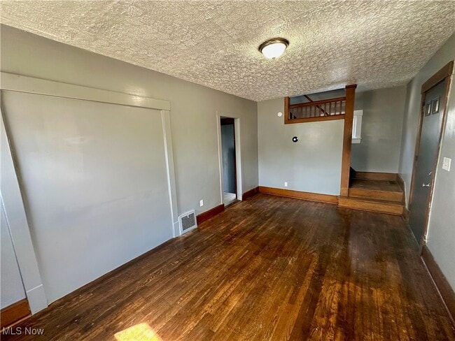 Building Photo - 323 Belden Ave NE