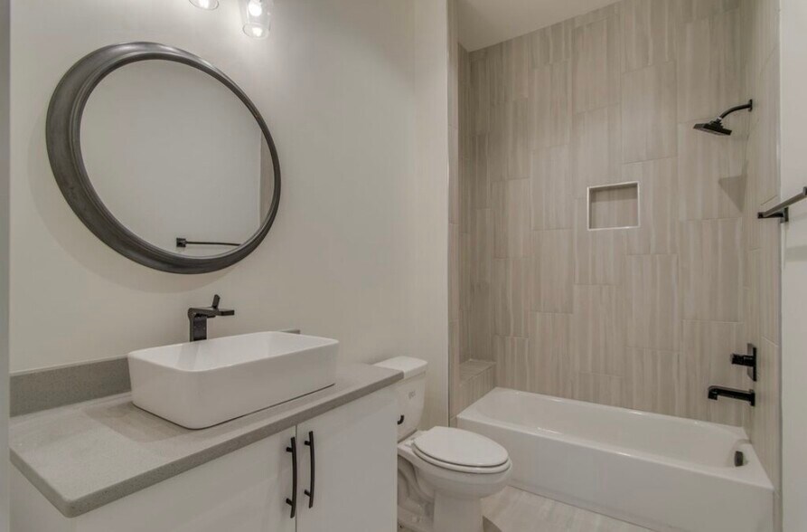 Building Photo - 3325 Felicia St