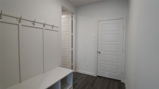 Building Photo - 6104 Vester Trl