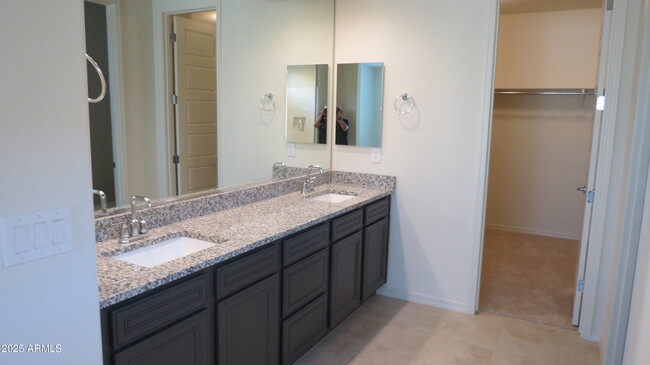 Building Photo - 5862 N 86th Dr
